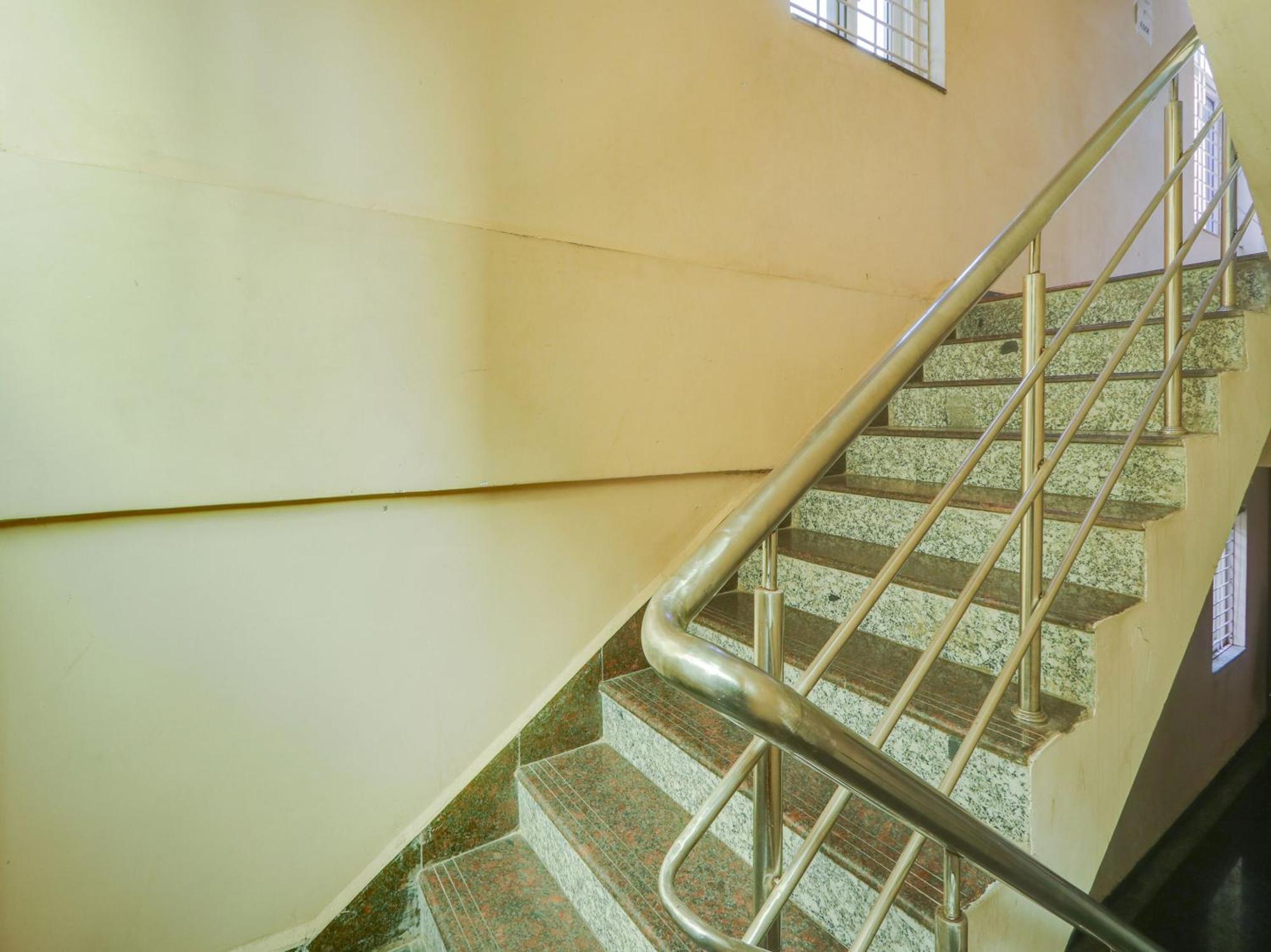 Super Townhouse Qualia Prime Hotel Near Nexus Mall Hyderabad Exterior photo