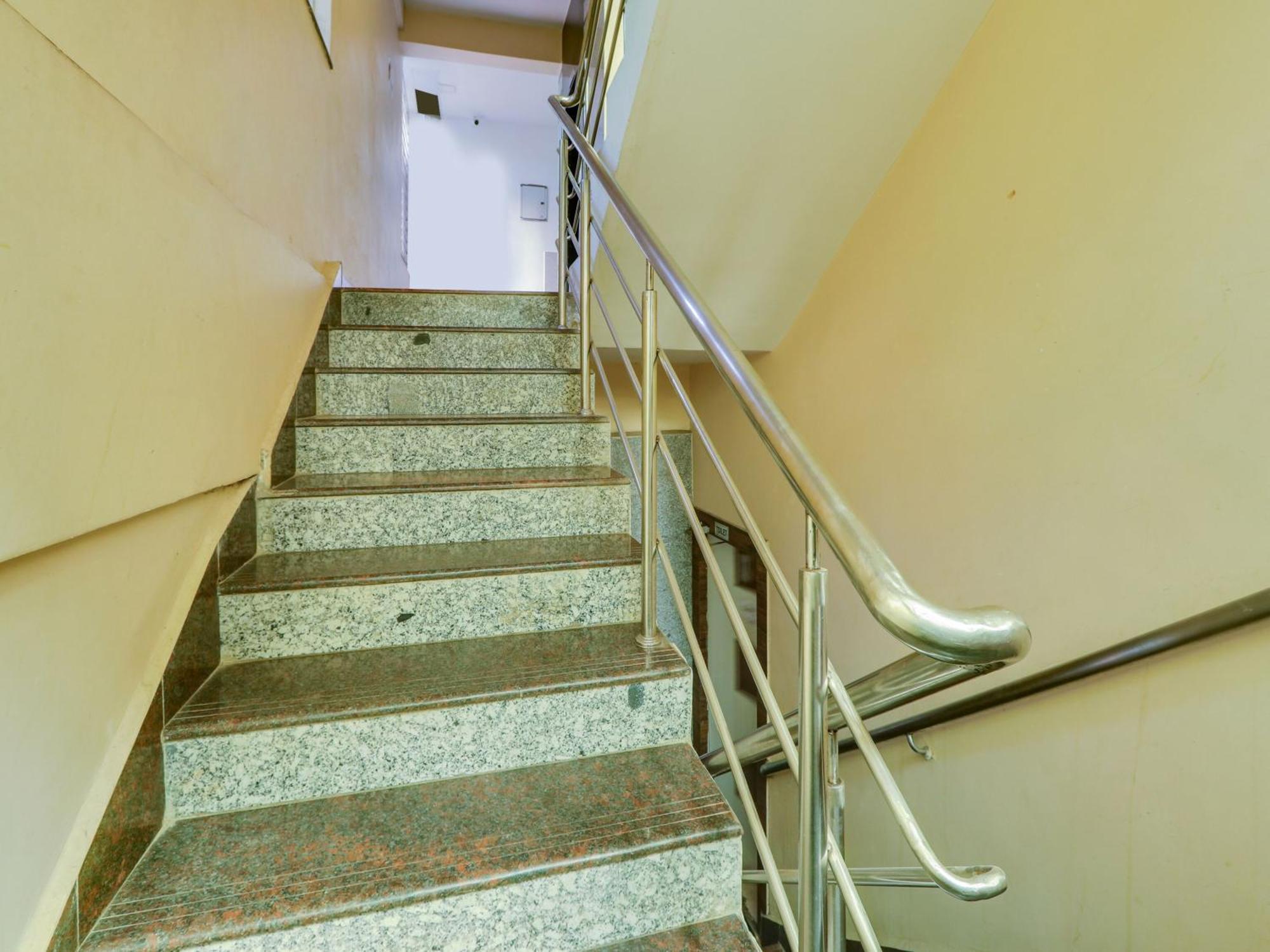 Super Townhouse Qualia Prime Hotel Near Nexus Mall Hyderabad Exterior photo