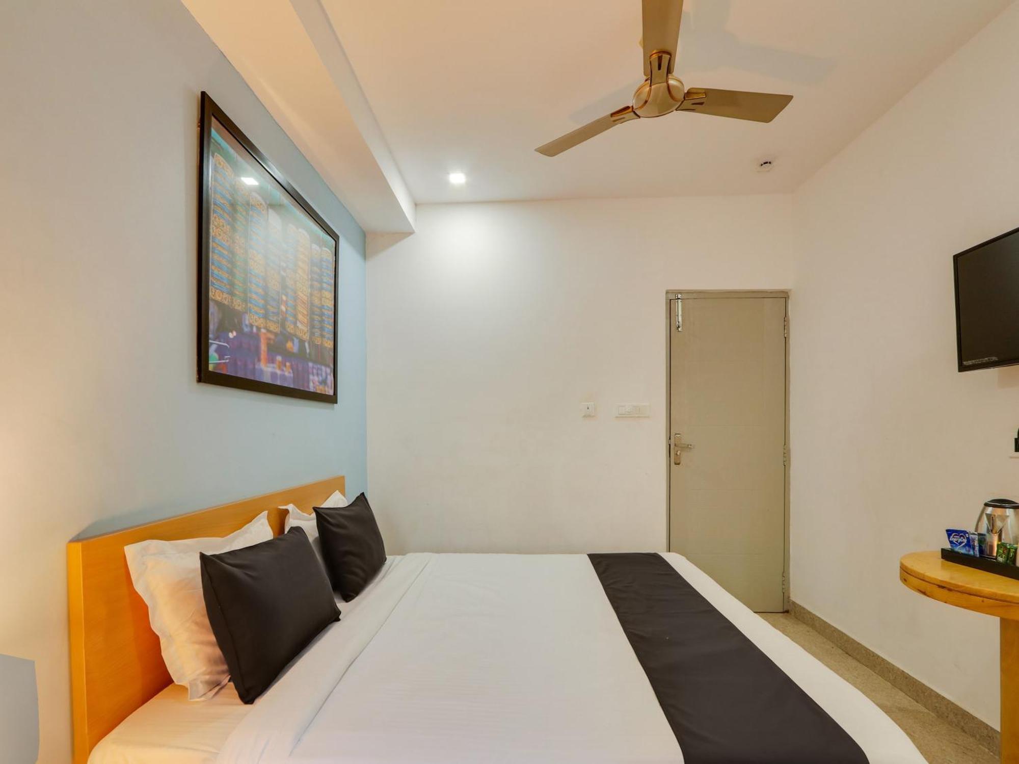 Super Townhouse Qualia Prime Hotel Near Nexus Mall Hyderabad Exterior photo